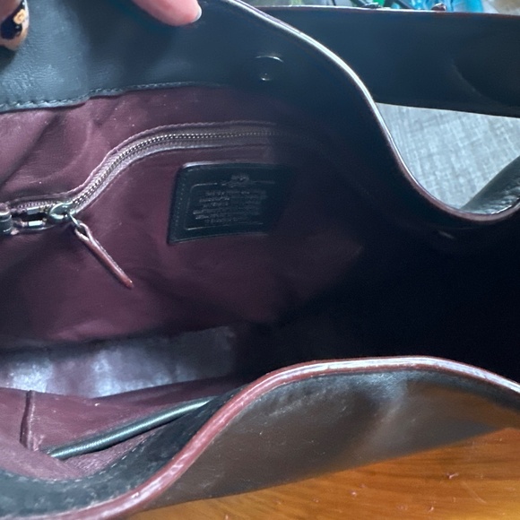 Coach all leather purse - Picture 3 of 3